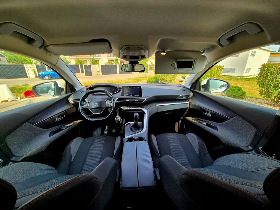 Peugeot 5008 1.6 diesel,7 locuri,manual,navi,bord virtual,full,stare foarte buna.