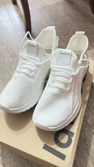 Кроссовки новые.