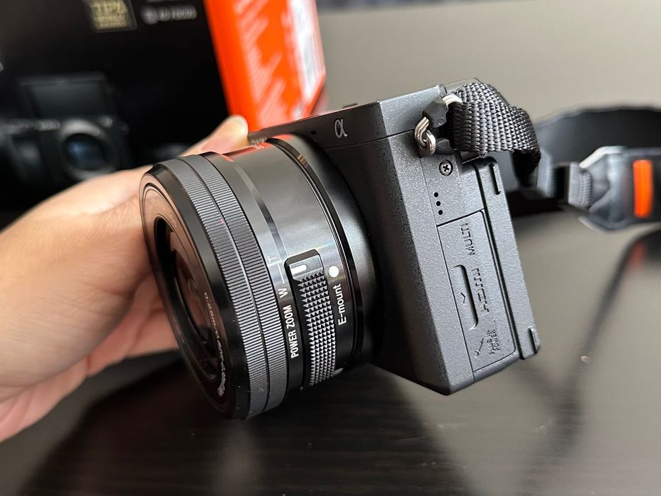 Sony A6400 + 16-50mm обектив – Отлично състояние