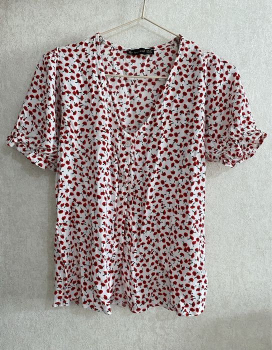 Разгрузка гардероба. 2000тг каждая.