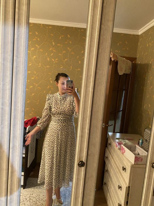 Платье в горошек белом цветк