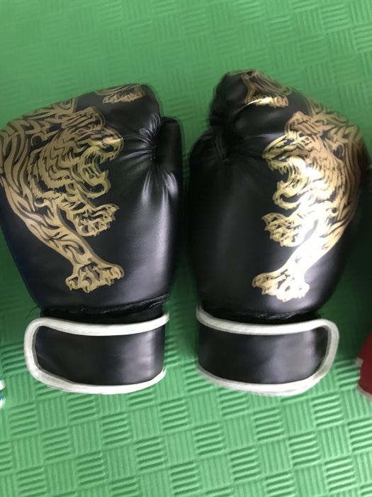 Боксови ръкавици - червени , сини , черни