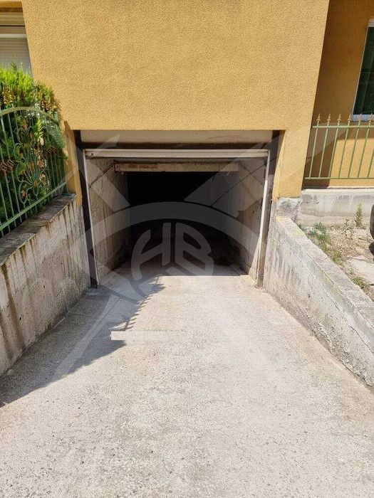 Дава се под наем Гараж / Паркомясто в к.к. Слънчев бряг - 20 кв.м за 16900 € - Снимка #1