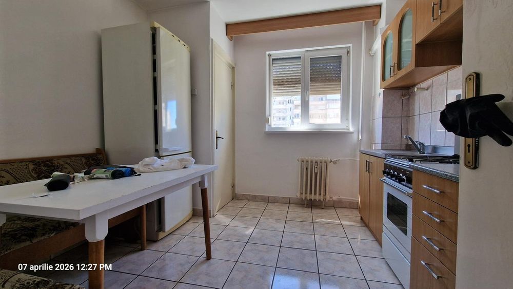 Proprietar vând ap. 2 camere în Oradea, bul. Dacia, et.4/8 decomandat