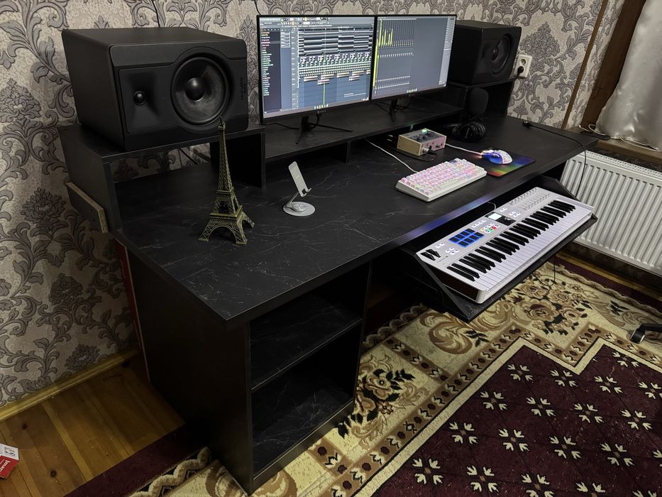 студиия учун стол сотилади новый