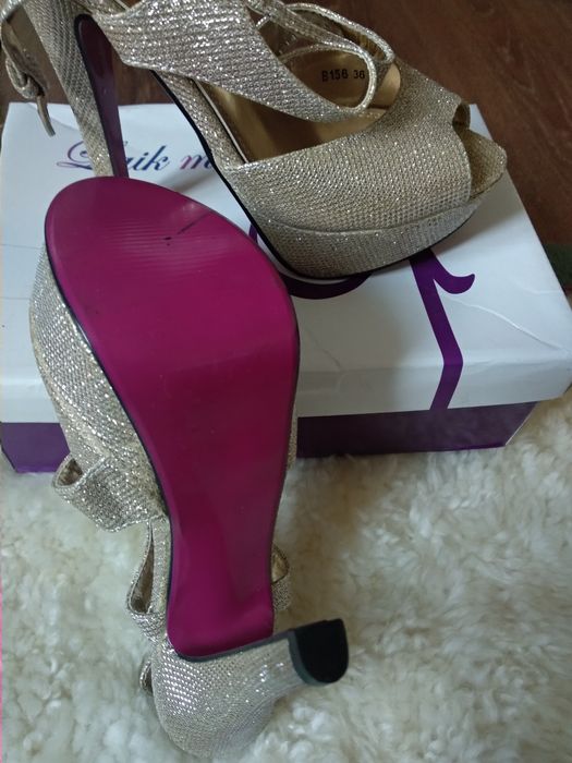 Sandale cu toc si platforma 36
