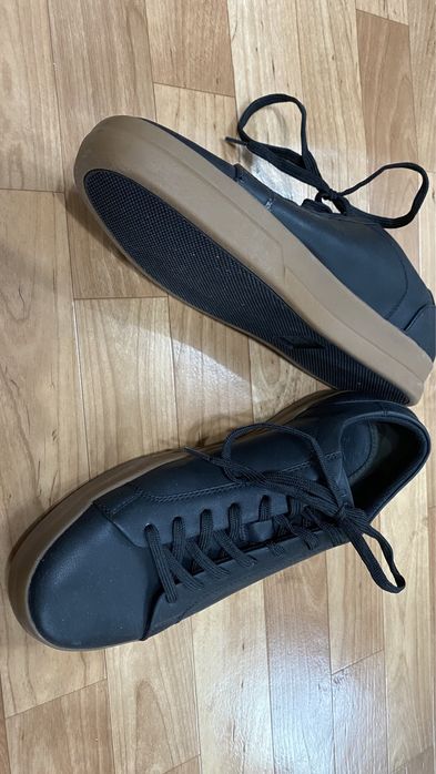 Продаются кроссовки новые