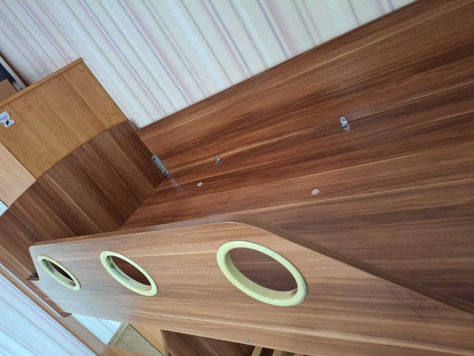 Двухъярусная кровать