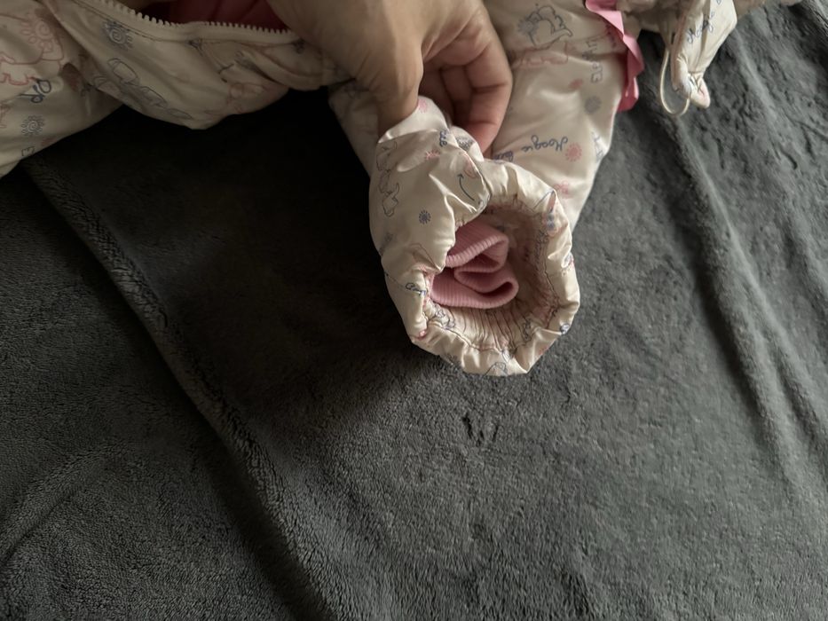 Продам зимний комбинзон для девочек