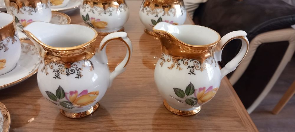 Порцеланов сервиз - 12 части