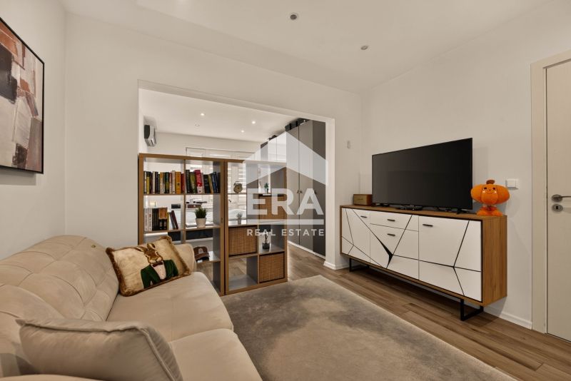 Продава се Двустаен апартамент в Варна, Център - 59 кв.м за 4390 €/кв.м - Снимка #1
