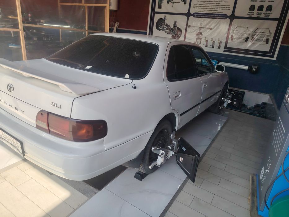 Машина Toyota camri 10