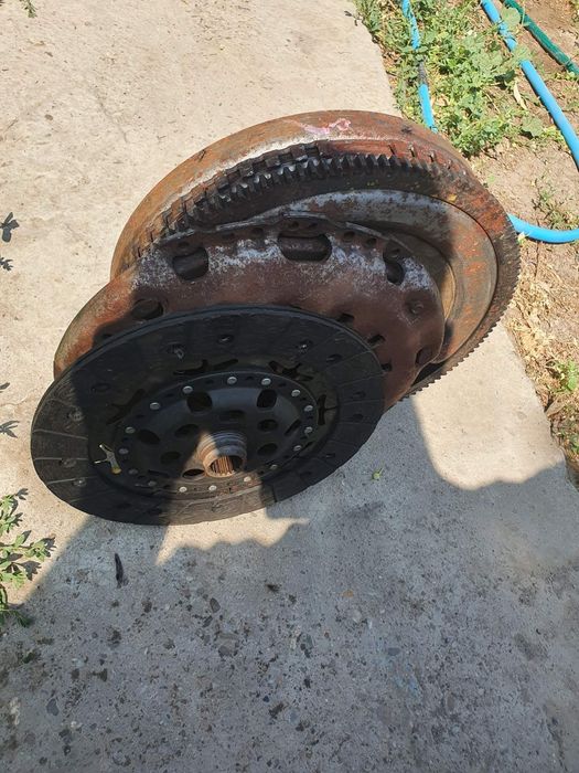Volanta și kit de ambreiaj pt Renault laguna 2 anul 2001