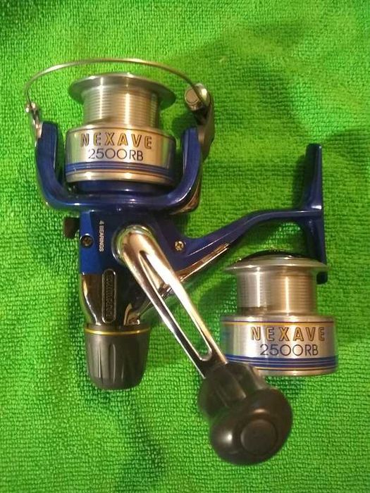 Макара Shimano с четири лагера Nexave 2500 RB