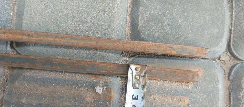 Продам два металлических прута