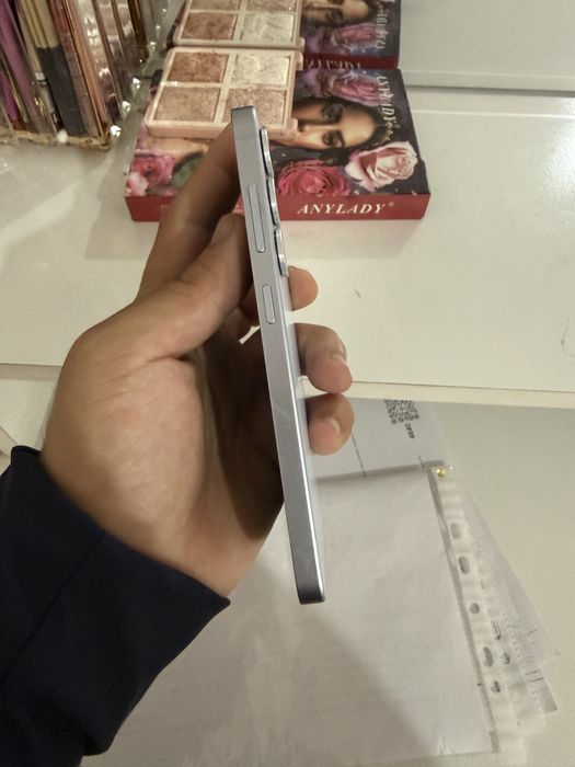 Samsung S25 yaxshi holatda