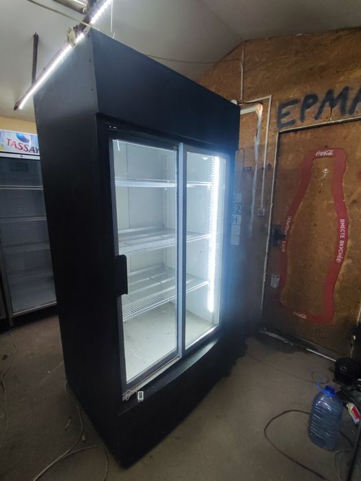 Холодильник стеклянный