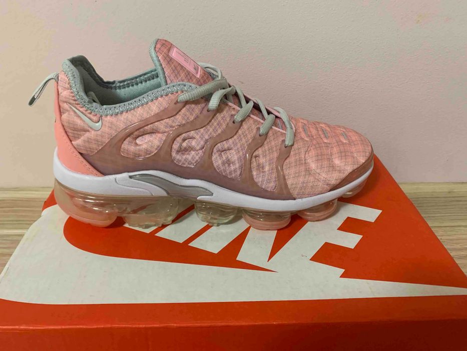 Нови дамски маратонки Nike Vapormax Plus налични 38 номер