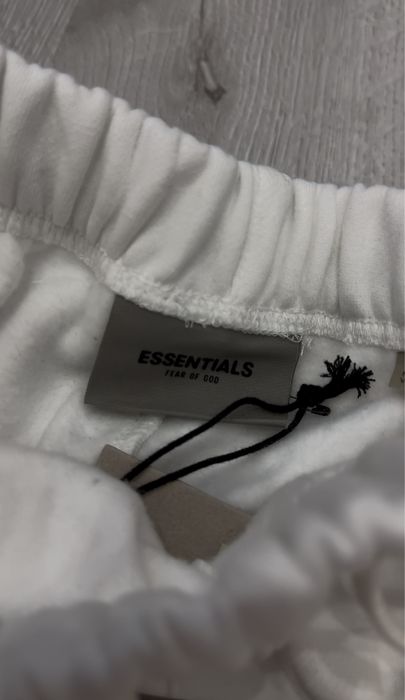 Essentials къси панталони