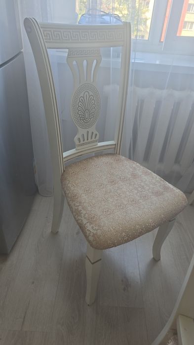 Стол со стульями