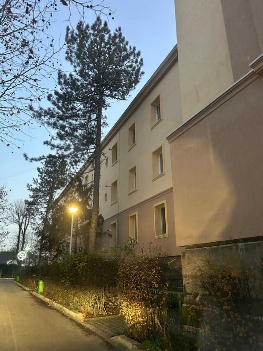 Vând apartament camere..