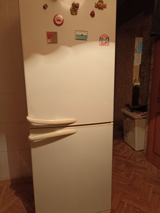 Холодильник 2х камерный