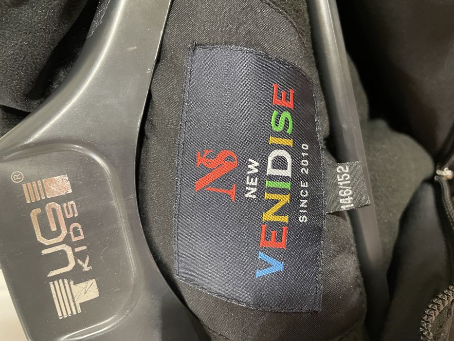 Демисезонная куртка на мальчика.