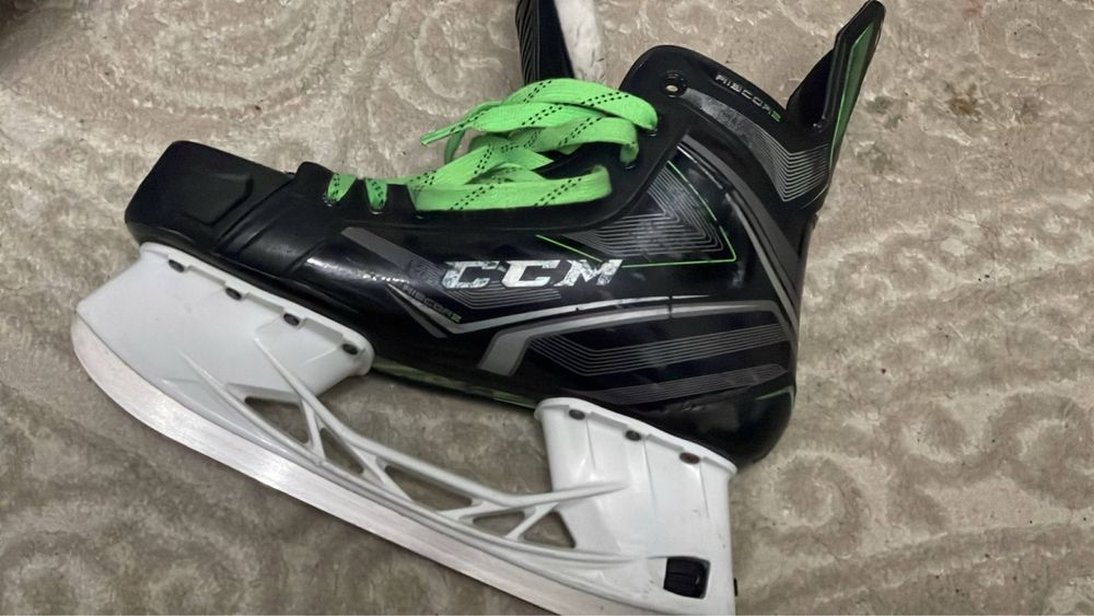 Проф коньки CCM 68K ribcor