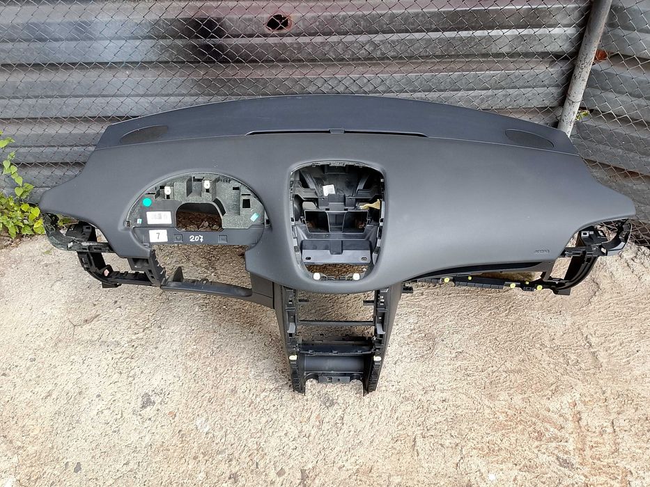 Арматурно табло Пежо 207 Peugeot 207