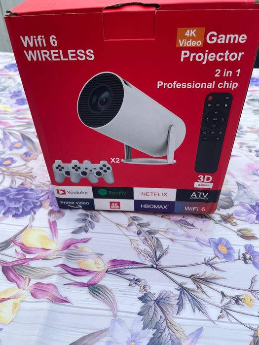 Videoproiector portabil 4K ultra HD