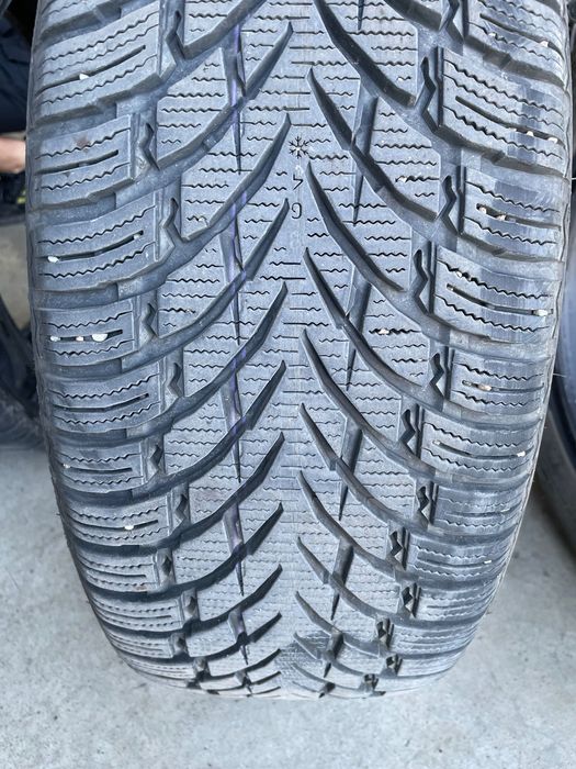 Гуми 215 55 18 зимни nokian