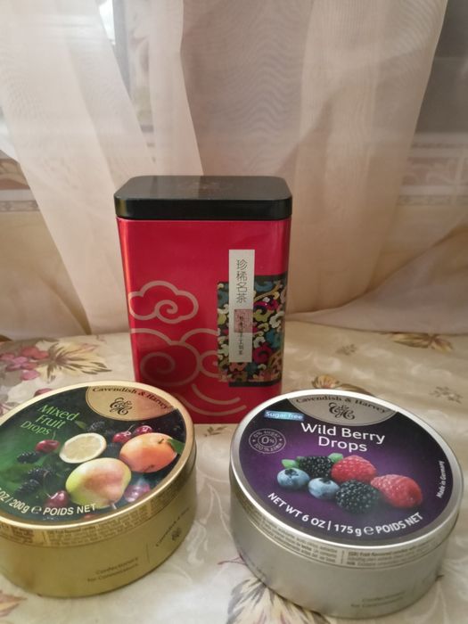 Металлические баночки - коробочки 6 штуки  и деревянный замок