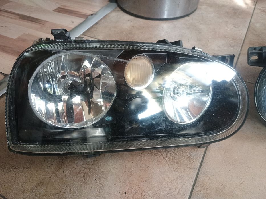 Комплект- двусекционни фарове Хела за Голф 3