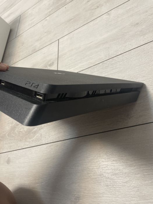Playstation 4 slim