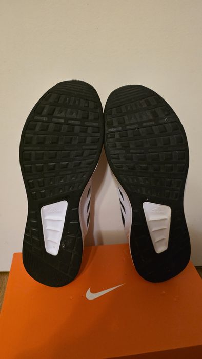 Маратонки Adidas  номер 47 1/3