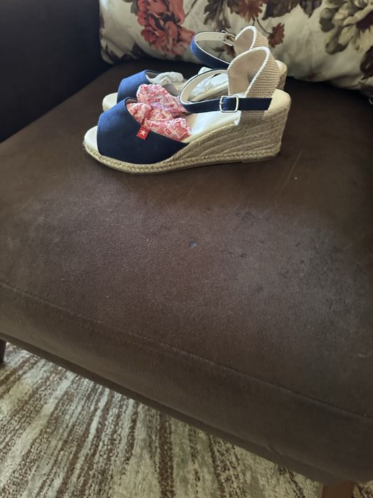 Продавам сандали 37 номер