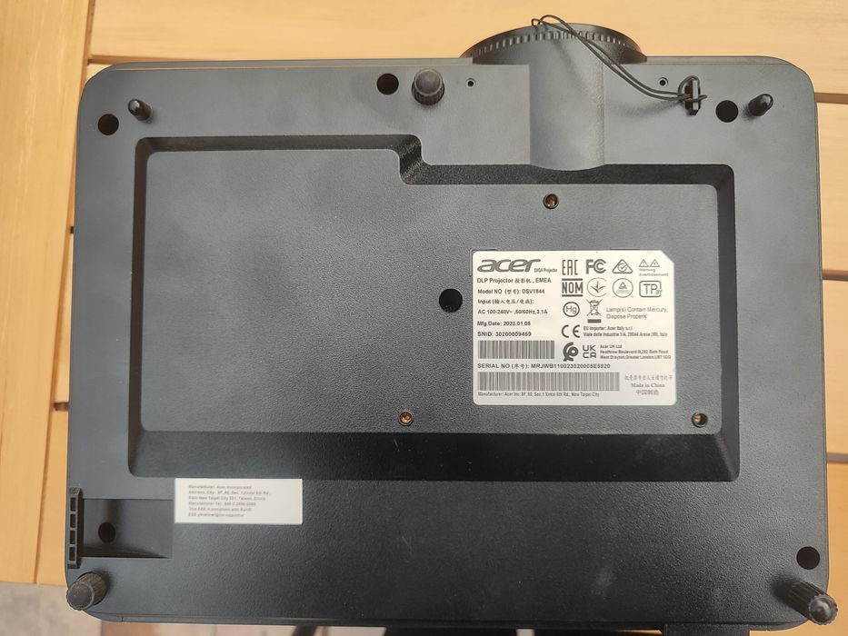 Acer proyektor holati yaxshi