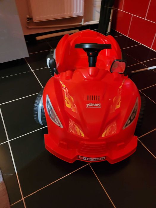 Vand masina rosie cu pedale