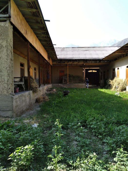 Shohimardonda zudlik bilan hovli uy sotiladi