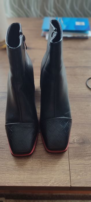 Продаю Женские ботинки
