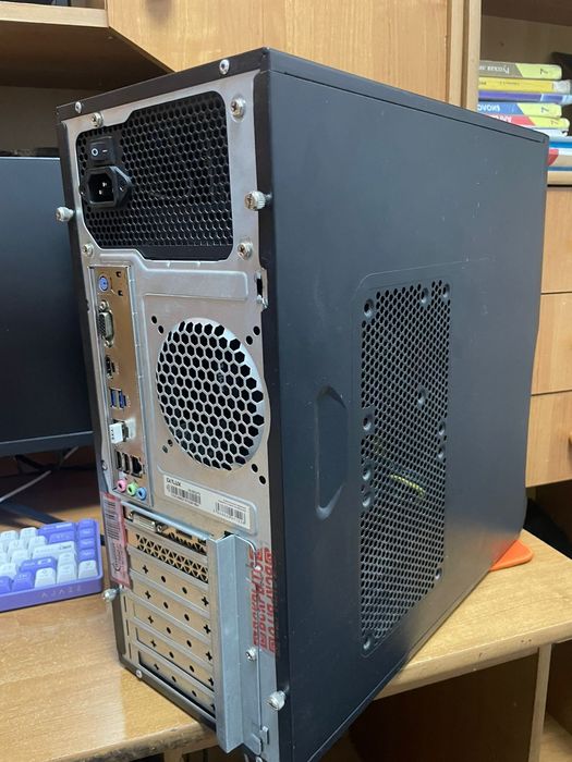 Средне игровой компьютер