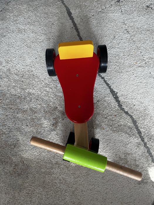 Дървена четириколка за деца