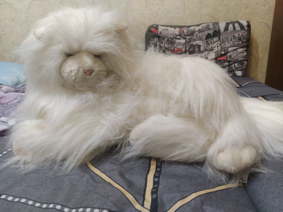Продам игрушку мягкую кошка.