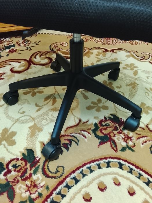 Кресло офисное..