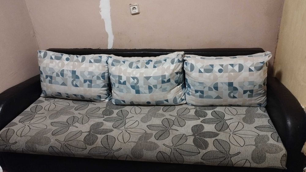 Подарявам разтегателен диван