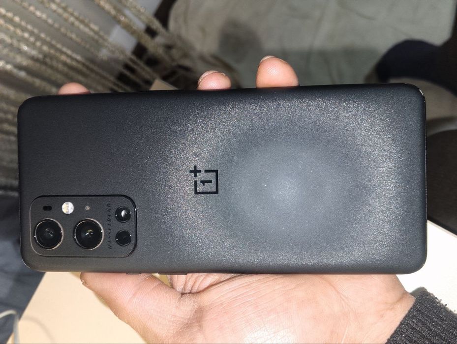 ONE PLUS 9PRO 5G. 8+8 128 GB