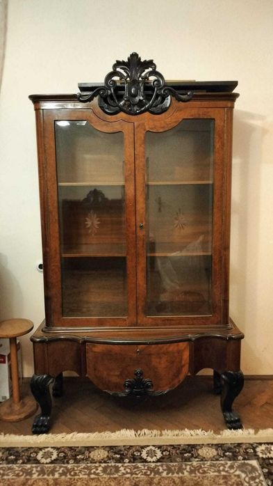 Vând mobilier vintage sufragerie - bufete, vitrină, masă extensibilă și 6 scaune