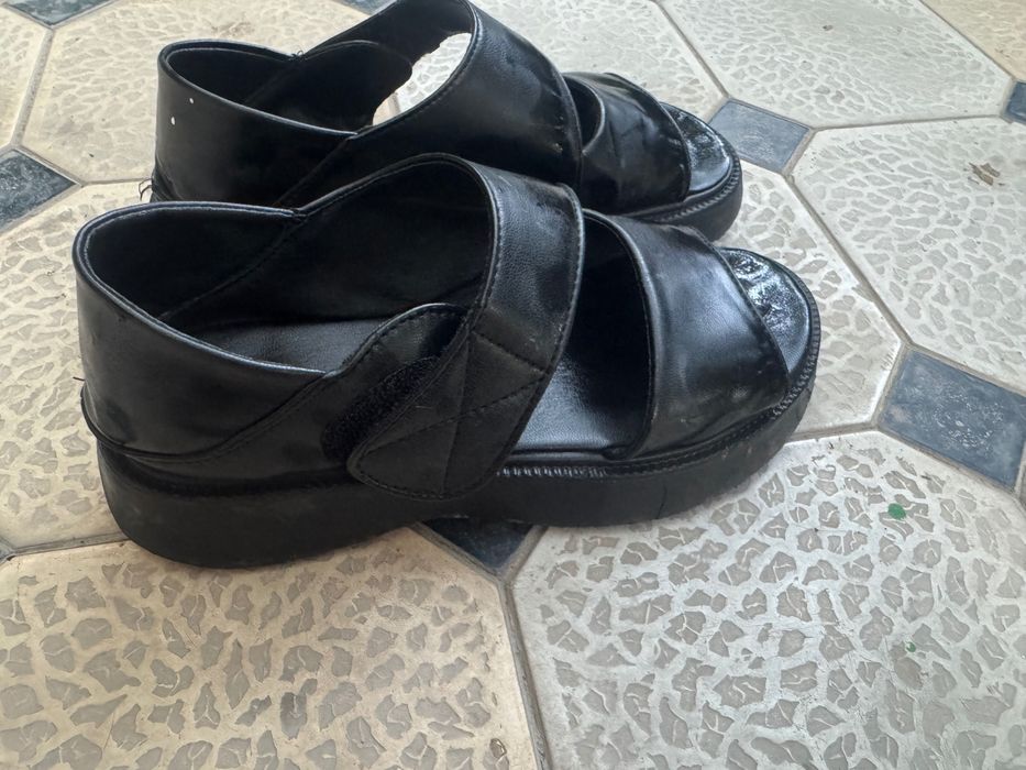 Sotiladi Basanojka Продается Босоножки