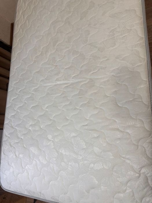 Продам кровать с матрасом