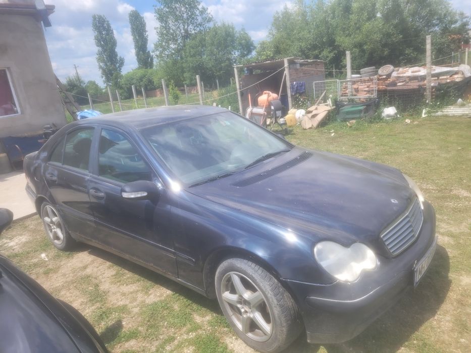 Vindem mercedes benz c200